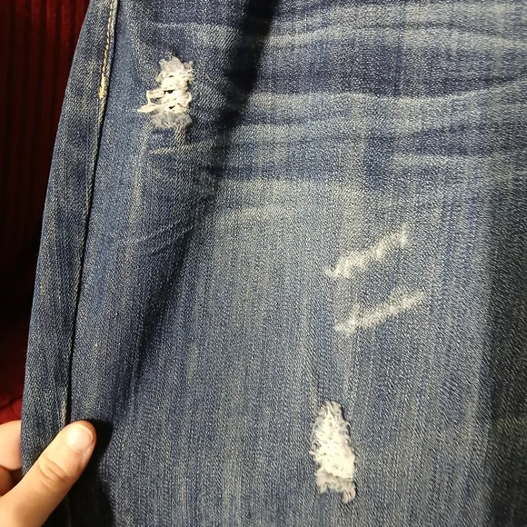 Stylish Blue Jeans with Studded Details - Picture 3 of 7